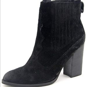 Suede Dolce Vita western inspire booties. Sz 8